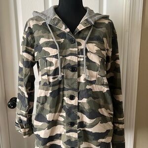 H&M Camo button down lightweight jacket/shirt with grey hoodie size 2.